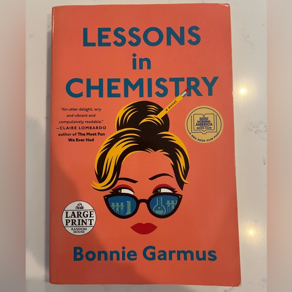 Lessons in Chemistry by Bonnie Garmus (Large Print Edition)